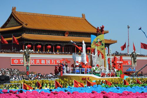 60周年國(guó)慶閱兵彩車三缸，四缸同步系統(tǒng)(視頻)